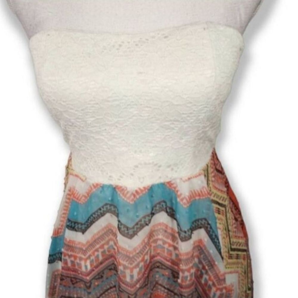 NO BOUNDARIES CREAM CROCHET & MULTICOLOR CHEVERON PRINT STRAPLESS DRESS SZ.L EUC - Picture 3 of 9